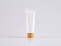 Preview: Kosmetiktube 100ml, weiss-matt, mit Schraubverschluss Bambus