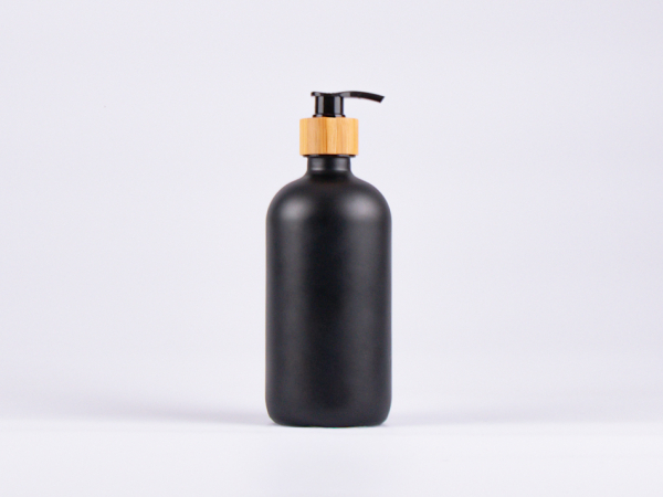 Schwarzglasflasche 500ml, mit Dispenser Bambus