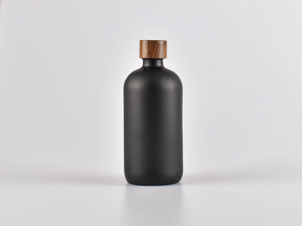 Schwarzglasflasche 480ml, mit Schraubverschluss Walnut