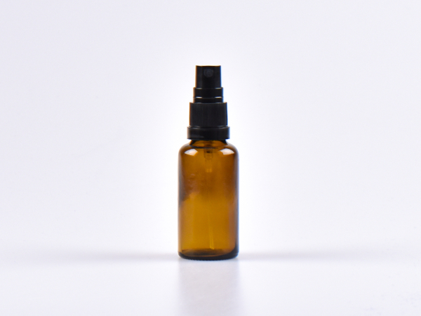 braunglasflasche-30ml-spray-weiss-schwarz
