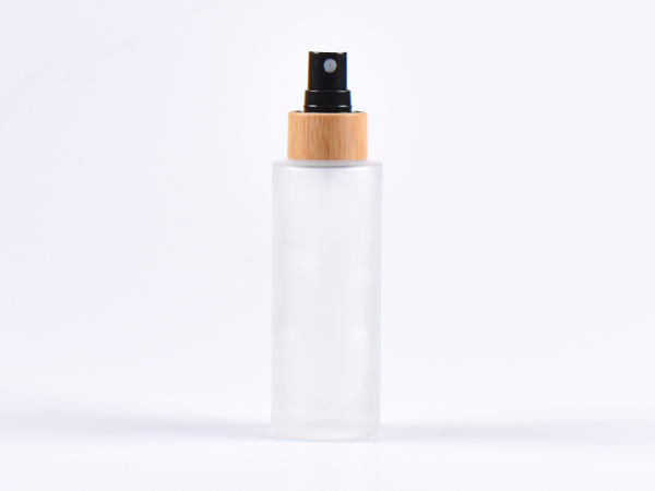 Glasflasche säuremattiert- eckige Schulter, 100ml, mit Zerstäuber Bambus