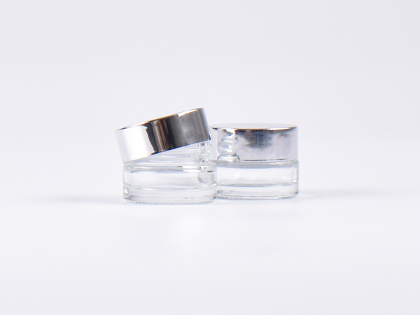 Weissglasdose, 7ml, mit Deckel silber