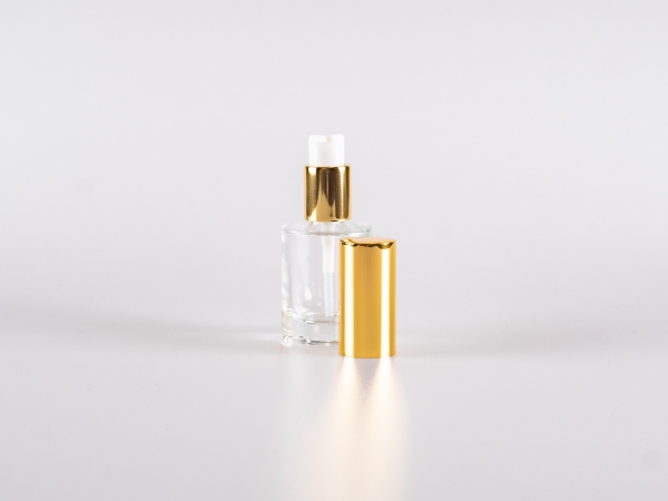 kosmetikflasche-glas-silber-pumpe