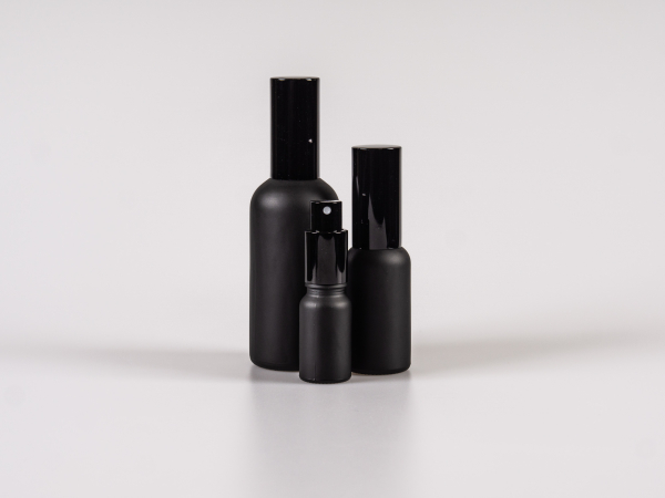 Schwarzglasflasche 50ml, mit Zerstäuber Aluminium, 4 Color