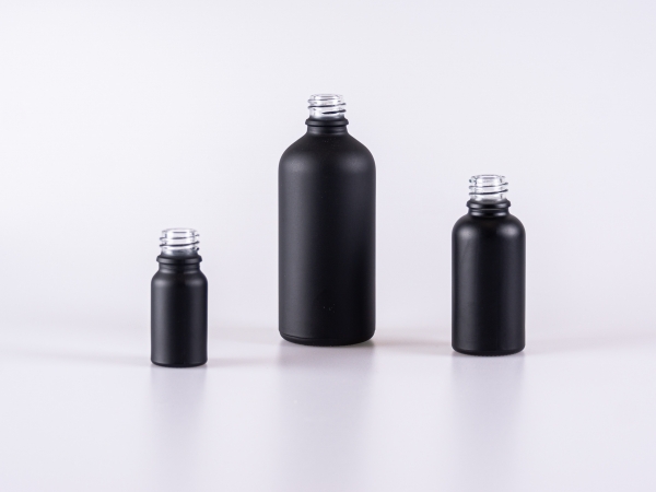 glasflaschen-schwarz-mattiert-kosmetik-tropfflaschen