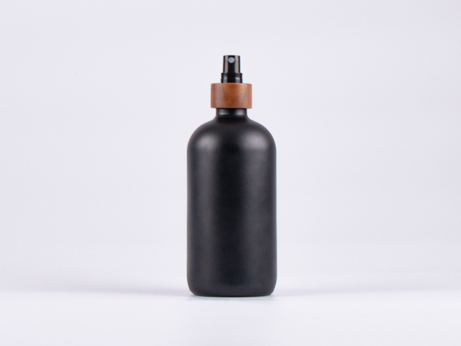 Schwarzglasflasche 500ml, mit Zerstäuber Walnut