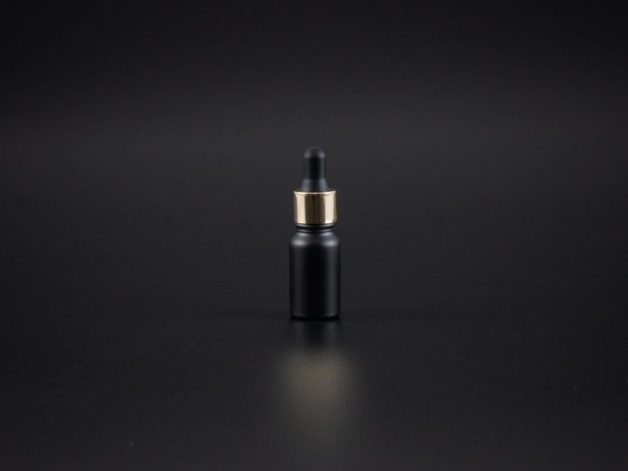 Schwarzglasflasche 10ml, mit Pipette gold