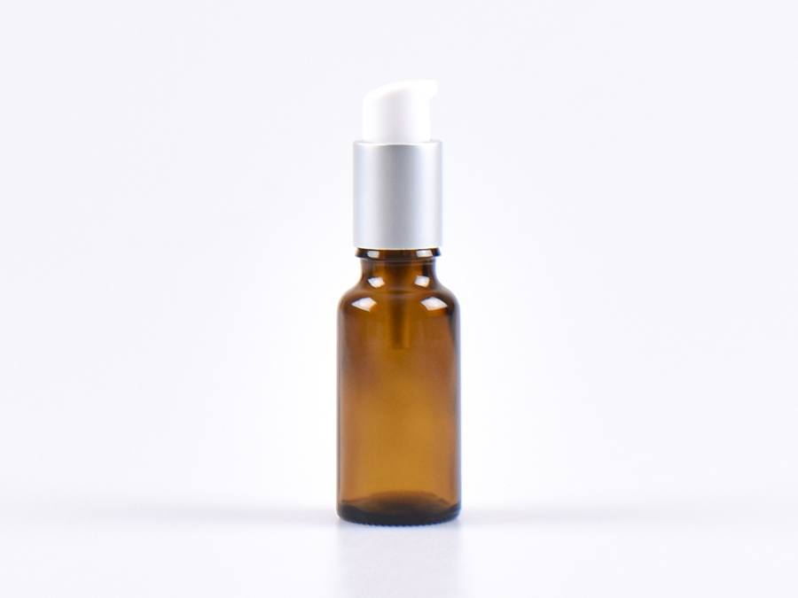 braunglas-lotionsflasche-silber-matt