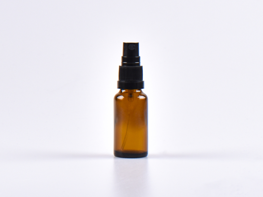 braunglasflasche-20ml-spray-ov-weiss-schwarz
