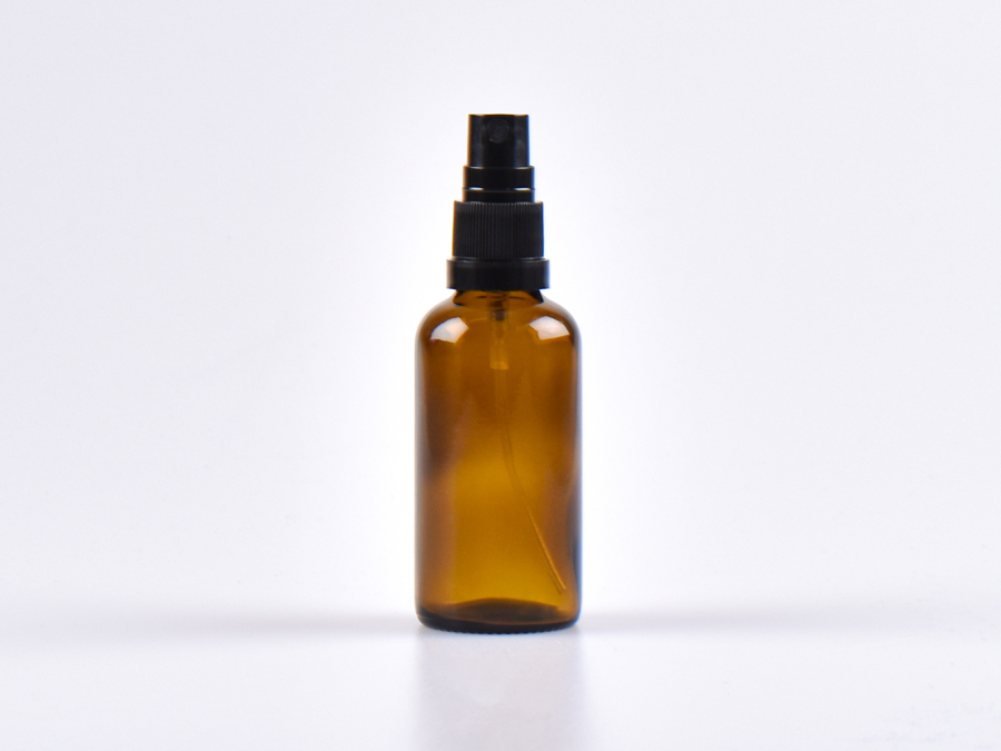 braunglasflasche-originalitaetsverschluss-zerstaeuber-schwarz-weiss-50ml