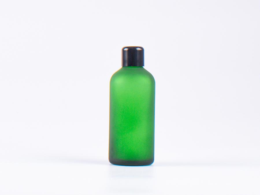 glasflasche-aludeckel-kosmetik-schwarz