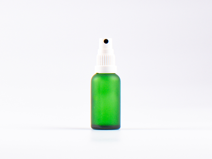 schwarzglas-flasche-mundspray-zerstaeuber