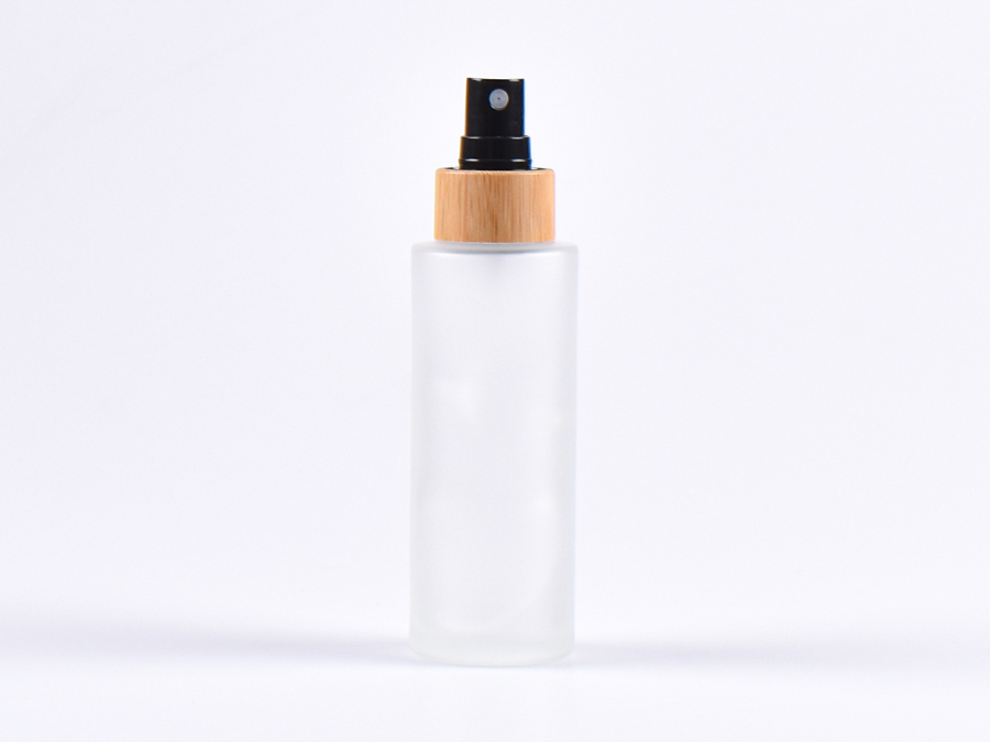 Glasflasche säuremattiert- eckige Schulter, 100ml, mit Zerstäuber Bambus