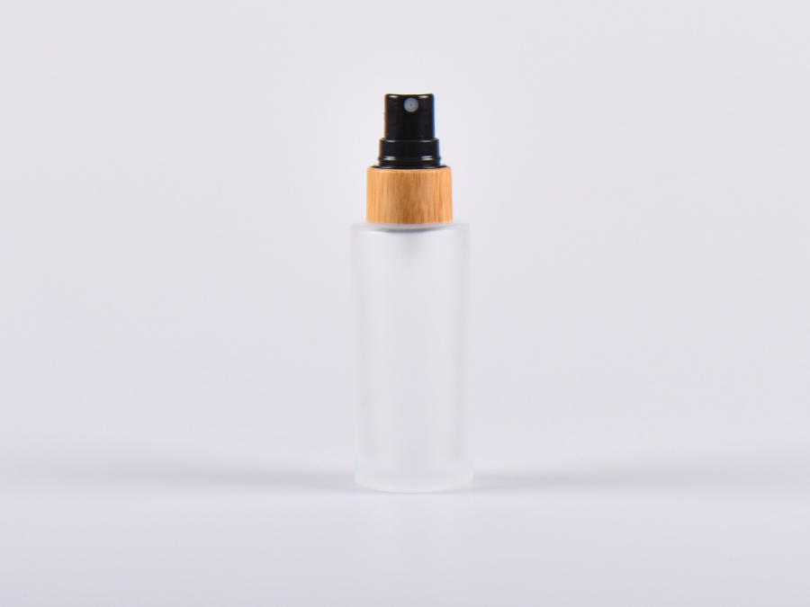 Glasflasche säuremattiert- eckige Schulter, 30ml, mit Zerstäuber Bambus