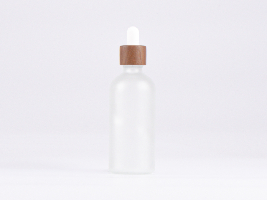 glasflasche-schwarz-pipette-holz-montur