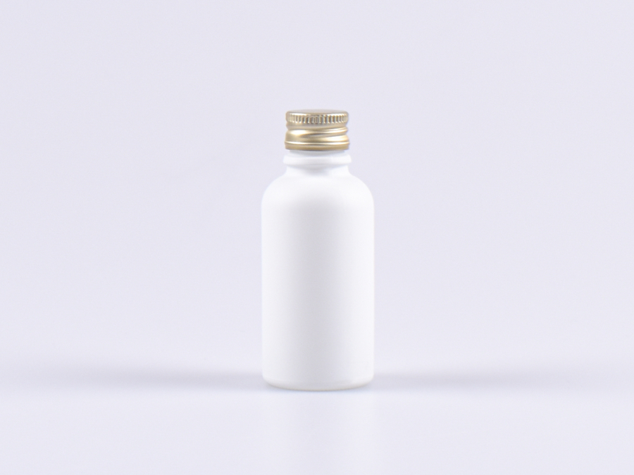 glasflasche-weiss-matt-aluminium-deckel-gold-silber