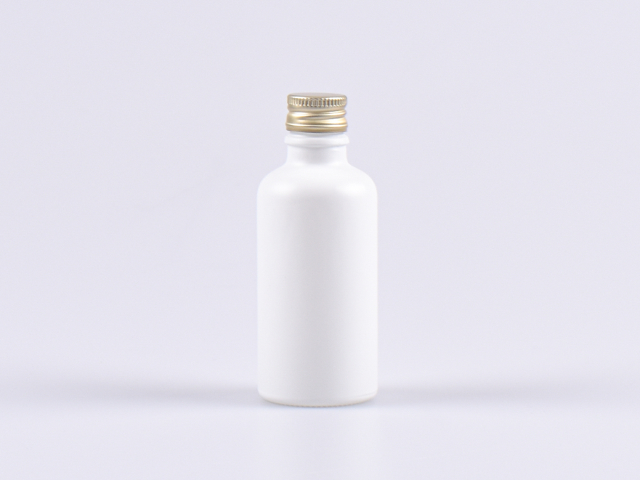 glasflasche-weiss-matt-aluminium-deckel-gold-silber