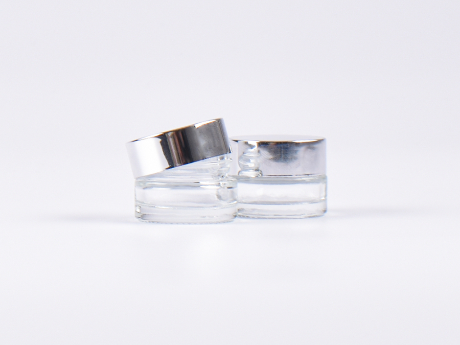 Weissglasdose, 7ml, mit Deckel silber