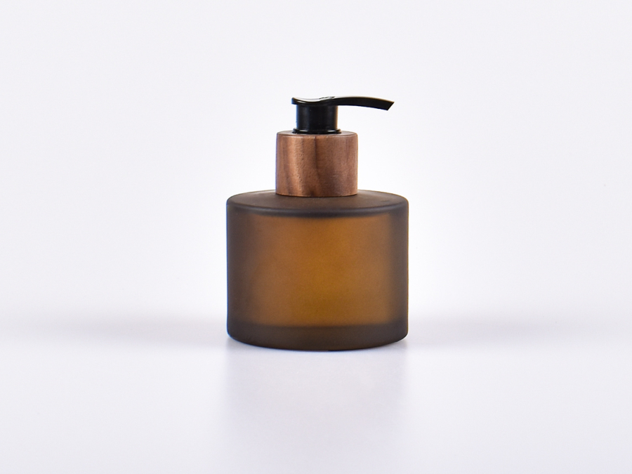 Rundflasche "Lilly", Braunglas, 180ml, mit Dispenser Walnut