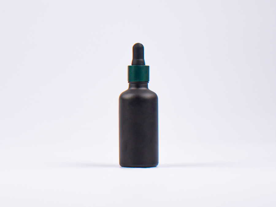 schwarz-matt-glasflasche-pipette-schwarz