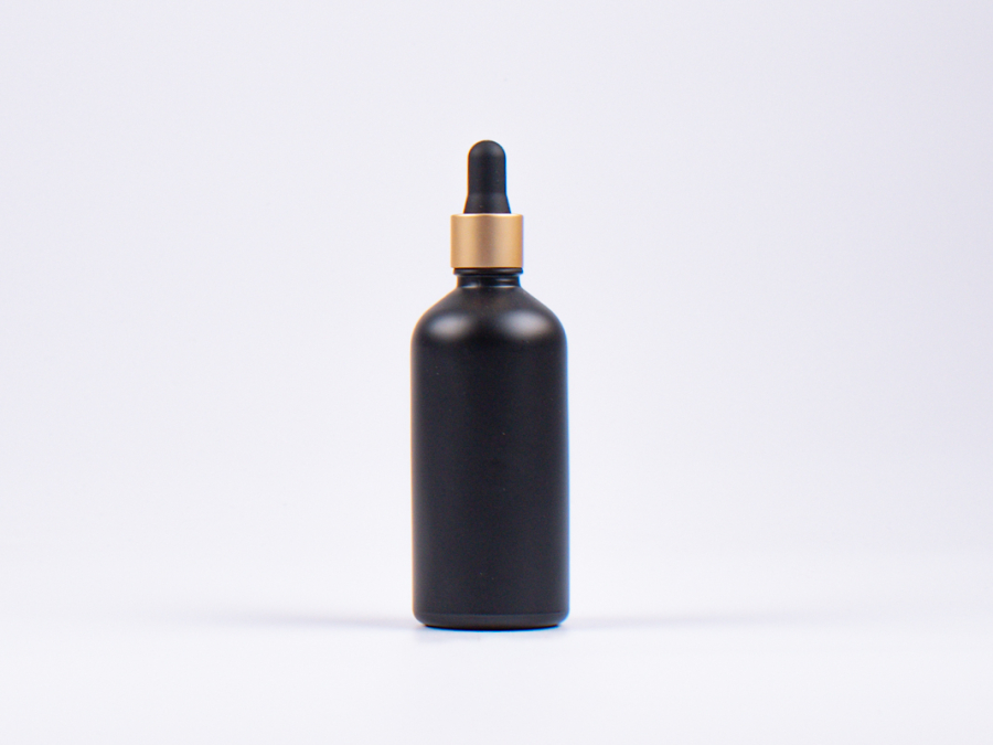 Schwarzglasflasche 100ml, mit Pipette gold