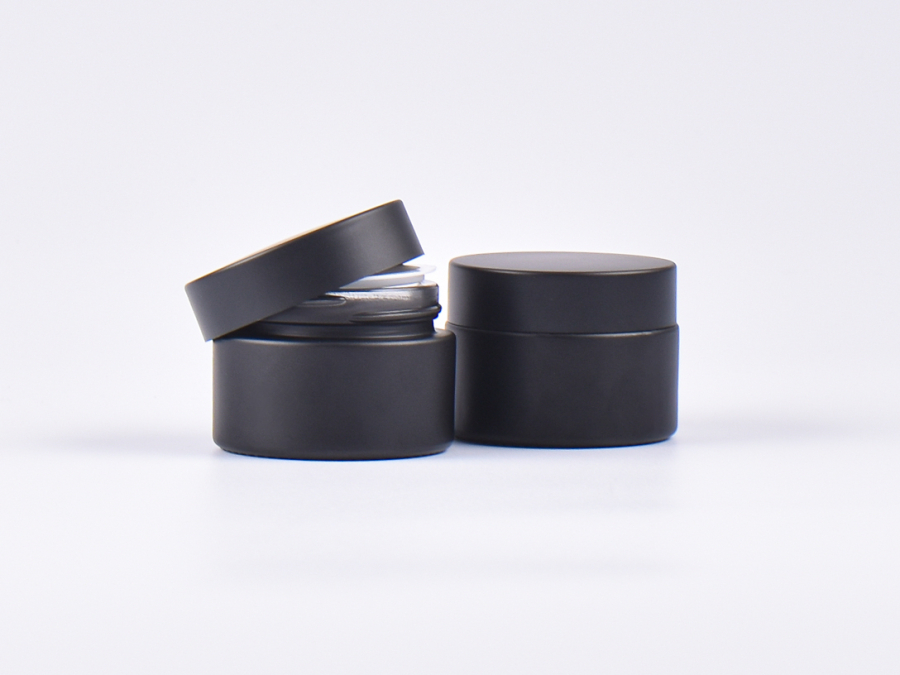 glasdose-mattschwarz-kosmetik