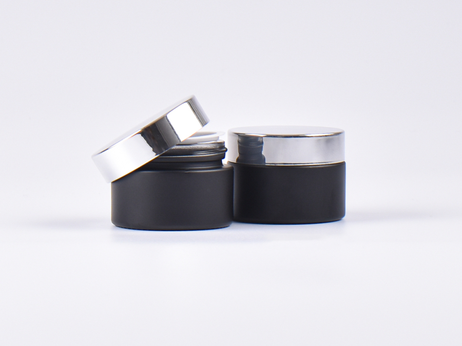 glasdose-mattschwarz-kosmetik