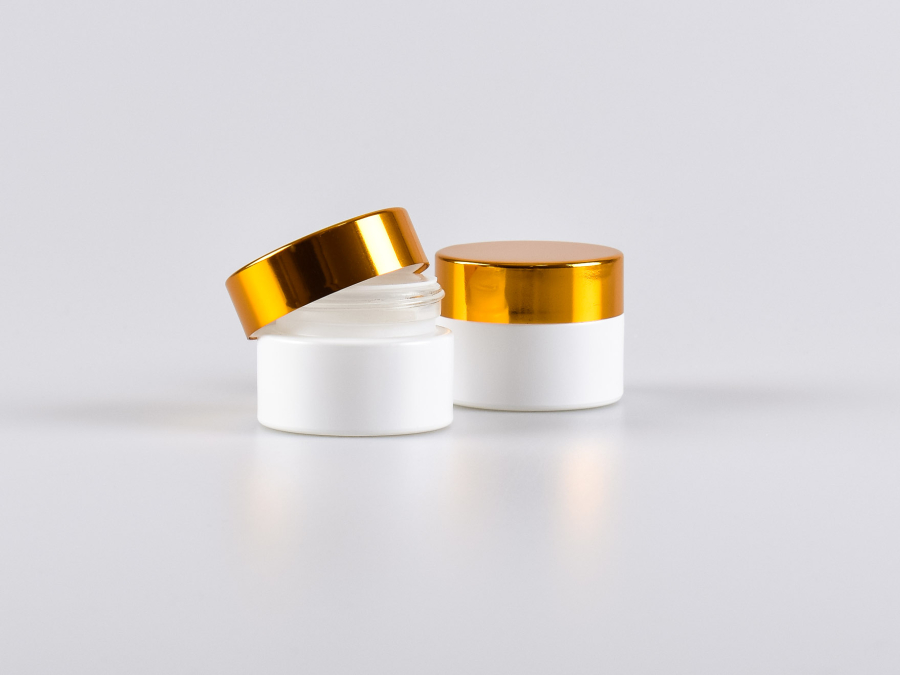 Weissglasdose, 15ml, mit Deckel gold