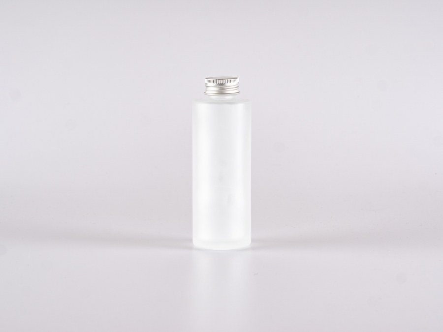 glasflasche-kosmetik-gastro-100ml-aludeckel-silber