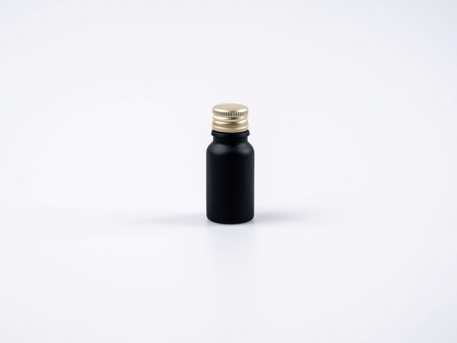 glasflaschen-retrostyle-aludeckel-gold-industrial-kosmetikverpackung