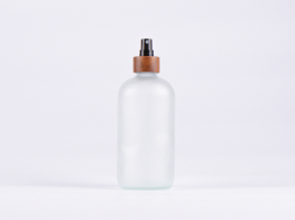 Glasflasche säuremattiert, 500ml, mit Zerstäuber Walnut