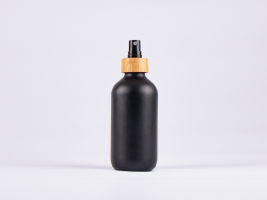 Schwarzglasflasche 250ml, mit Zerstäuber Bambus