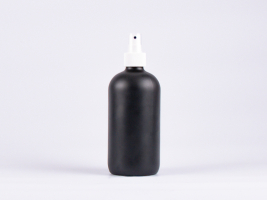 Schwarzglasflasche 500ml, mit Zerstäuber weiss