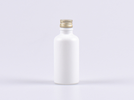 glasflasche-weiss-matt-aluminium-deckel-gold-silber
