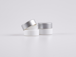 Weissglasdose, 7ml, mit Deckel silber